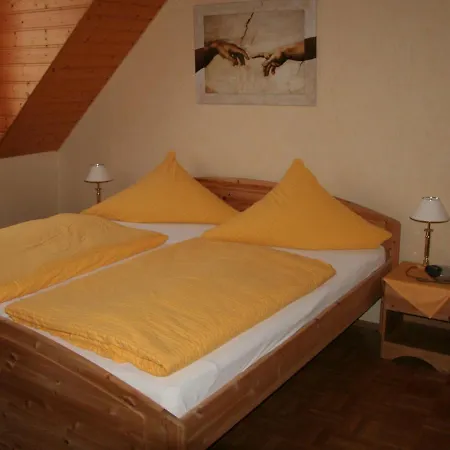 Zur Rotenfelsstube 3*