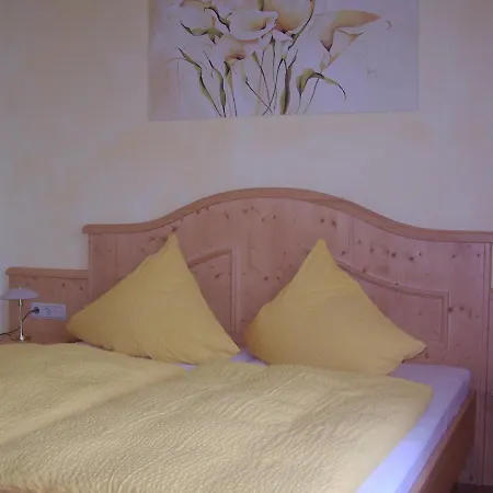 Zur Rotenfelsstube Inn *