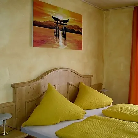 Zur Rotenfelsstube 3* Traisen