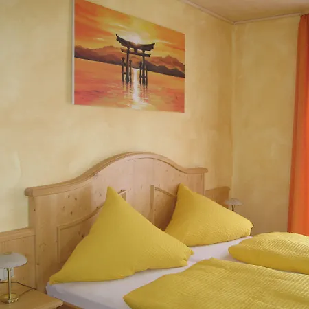 Zur Rotenfelsstube 3*