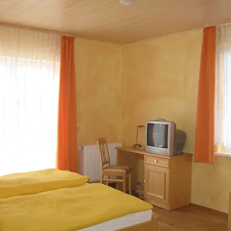 Zur Rotenfelsstube 3*